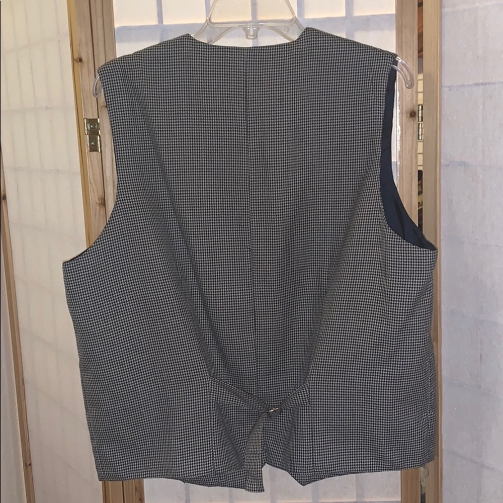 Addendum houndstooth vest - Picture 2 of 5